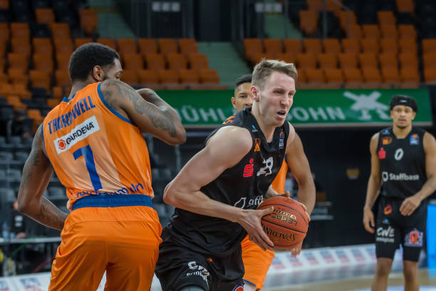 也让教练在 也让教练在